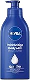 NIVEA Reichhaltige Body Milk (625 ml), für 48h Feuchtigkeitspflege, Lotion mit 3 in 1 Formel für trockene Haut mit Tiefenpflege Serum, Mandelöl und Vitamin E