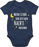 Shirtracer Statement Sprüche Baby - Meine Eltern sind jetzt auch Nachts erreichbar - 3/6 Monate - Navy Blau - babyparty Junge - BZ10 - Baby Body Kurzarm für Jungen und Mädchen