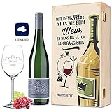 Leonardo Weinglas mit Namen - Mit dem Alter ist es wie beim Wein - inkl. bedruckter Holzkiste + Riesling Tandem - Geburtstagsgeschenk für Männer & Frauen - Geschenkset für Weintrinker Weinfest