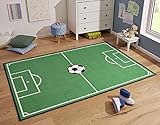 Fussball Teppich Fussballteppich Fussballplatz Spielfeld Fussballfeld Teppich Rasenplatz Kinderteppich Spielteppich für jeden Fussballfan ideal auch für den Hobbykeller (100 x 140 cm)